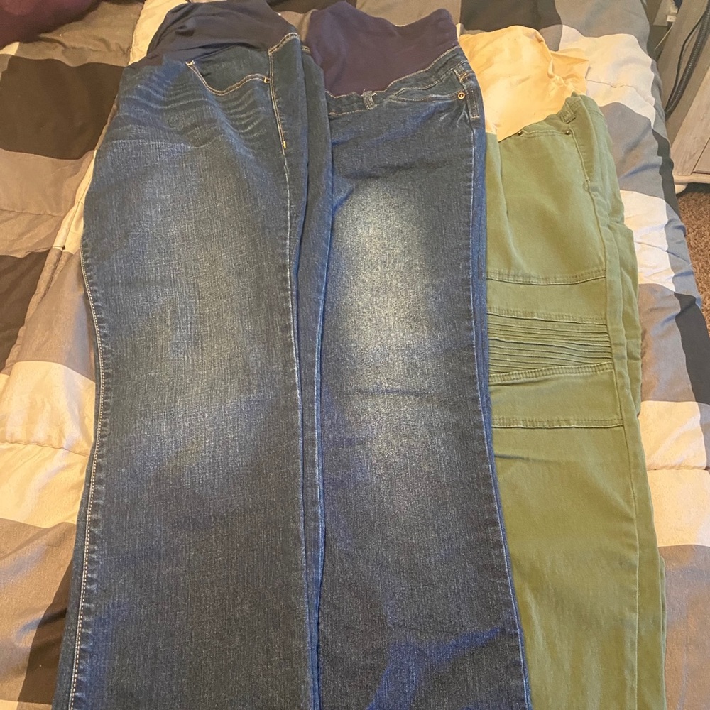 Like new maternity bundle